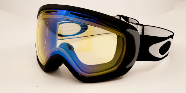 Oakley OO7047 - Image 4